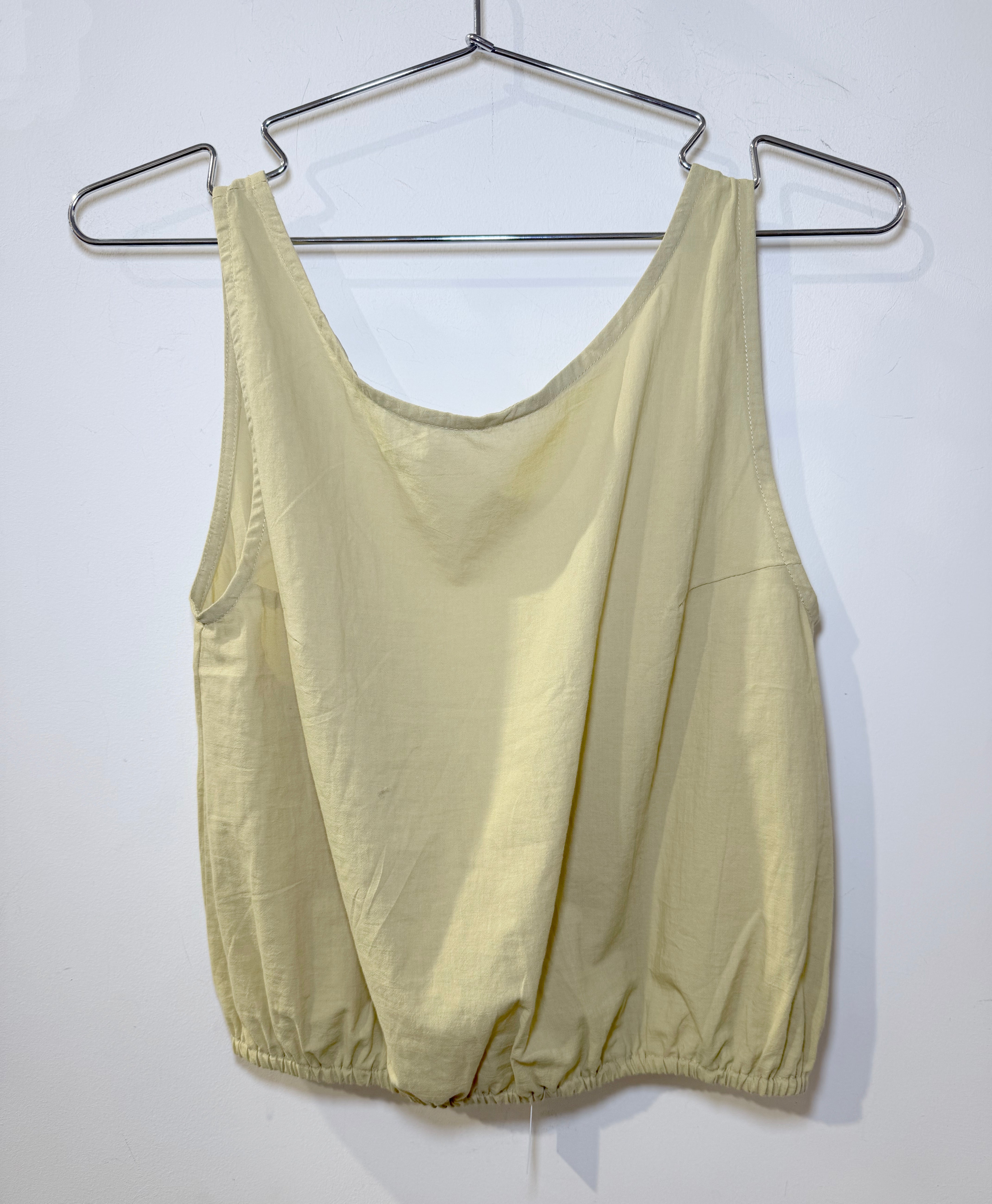 Here. - Elastic Hem Crop Top